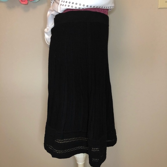 Fit and Flair knit skirt. - Picture 4 of 9